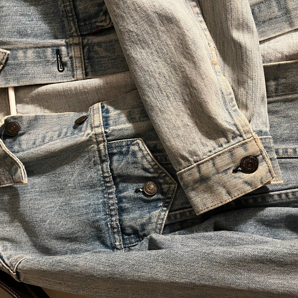 Authentic Levi's Denim Jacket - Picture 4 of 7
